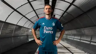 详细阅读:开云体育-赛前费耶诺德调整名单以备欧超杯,主帅复盘环节打磨,目标明确,纪律约束更严格 开云体育-赛前费耶诺德调整名单以备欧超杯,主帅复盘环节打磨,目标明确,纪律约束更严格